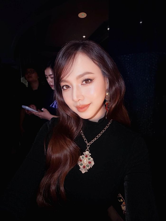 Đinh Ngọc Diệp đặt chân vào lĩnh vực diễn xuất từ năm 2006. Cô được biết đến qua các phim truyền hình Anh chỉ có mình em, Hoa dã quỳ, Mưa thủy tinh... Trên màn ảnh rộng, người đẹp góp mặt trong Chuyện tình xa xứ, Cô dâu đại chiến, Bóng ma học đường và Người bất tử. Sau khi kết hôn với đạo diễn Victor Vũ năm 2016, Đinh Ngọc Diệp dần giảm hoạt động diễn xuất, chuyển sang làm sản xuất, hỗ trợ các dự án phim của chồng.