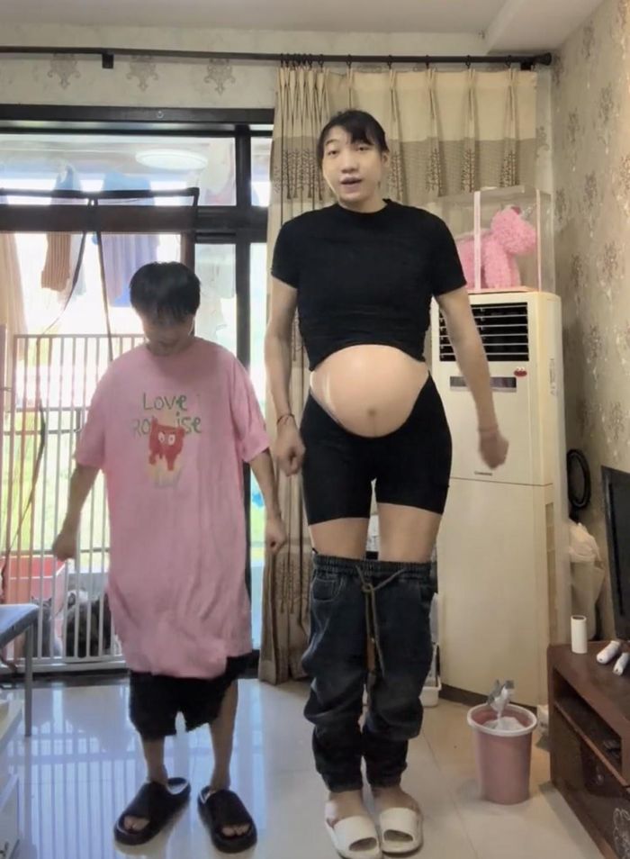  Cặp đôi chia sẻ nhiều khoảnh khắc đời thường trên mạng xã hội trước khi đón con trai đầu lòng. 