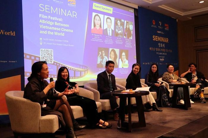 Các diễn giả Việt Nam và quốc tế trao đổi về vai trò của liên hoan phim trong kết nối, phát triển tài năng, hợp tác sản xuất và mở rộng thị trường quốc tế cho điện ảnh Việt Nam