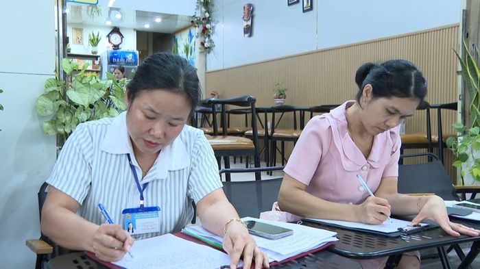 Cơ quan chức năng kiểm tra các cơ sở liên quan nhằm xác định nguồn thực phẩm nghi gây ngộ độc