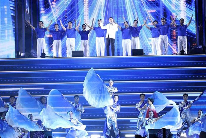 Tiết mục văn nghệ tại Chương trình Đại nhạc hội thanh niên 2006