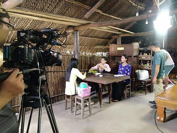 Hậu trường phim “Trúng số ăn Tết” của đạo diễn Hồ Ngọc Xum tái hiện khung cảnh nông thôn gần gũi, gắn với đời sống người dân Tây Nam Bộ dân dã