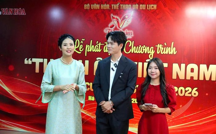 Hoa hậu Ngọc Hân và nhà sản xuất âm nhạc Tuấn Cry chia sẻ tại Lễ phát động chương trình