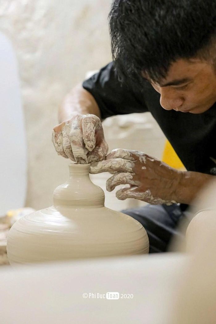 Gốm Kim Lan mang một diện mạo riêng, không quá cầu kỳ về chi tiết mà chú trọng sự giản dị, hài hòa và tính tiện dụng