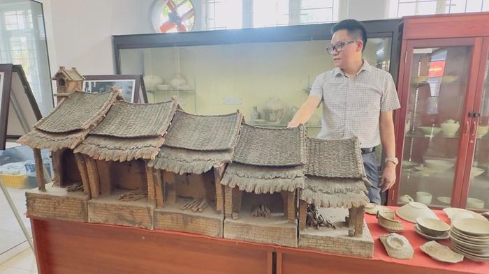 Câu lạc bộ Nghệ nhân thợ giỏi làng gốm Kim Lan quy tụ 35 thành viên là nghệ nhân, thợ giỏi và những chủ cơ sở sản xuất lâu năm