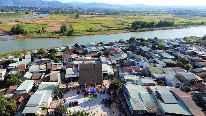 Từ lễ hội truyền thống đến các hoạt động du lịch cộng đồng, những giá trị văn hóa đặc sắc tiếp tục được gìn giữ và lan tỏa trong đời sống hôm nay