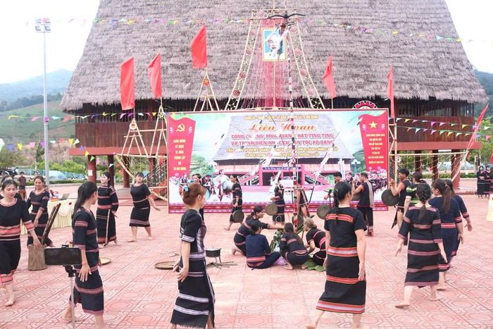 Xã Tu Mơ Rông tái hiện không gian lễ mừng lúa mới