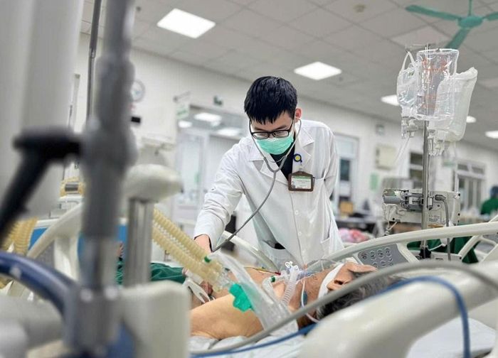 Cụ ông 72 tuổi bị biến chứng sau khi mắc cúm A
