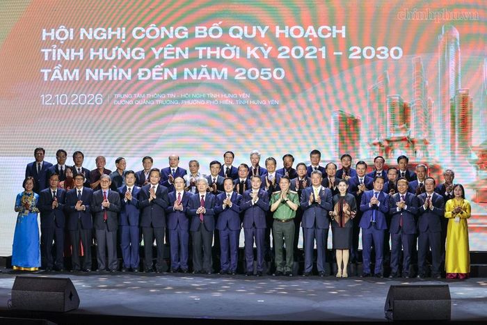 Thủ tướng với các đại biểu dự Hội nghị. Ảnh: chinhphu.vn