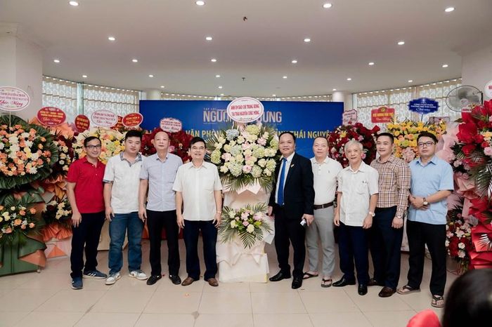Đại biểu chụp ảnh lưu niệm tại Lễ ra mắt Văn phòng đại diện Tạp chí Người Xây dựng tại Thái Nguyên