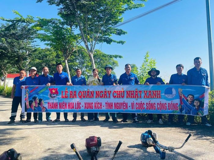 Tinh thần xung kích của tuổi trẻ và ý thức giữ gìn môi trường của đoàn viên thanh niên xã Hoa Lộc