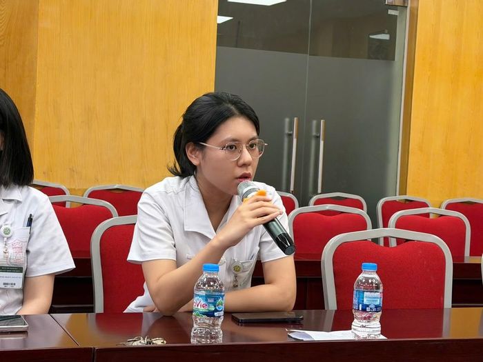 ThS. Trần Thu Trang, Viện Sức khỏe Tâm thần, Bệnh viện Bạch Mai chia sẻ thông tin trong cuộc họp báo.