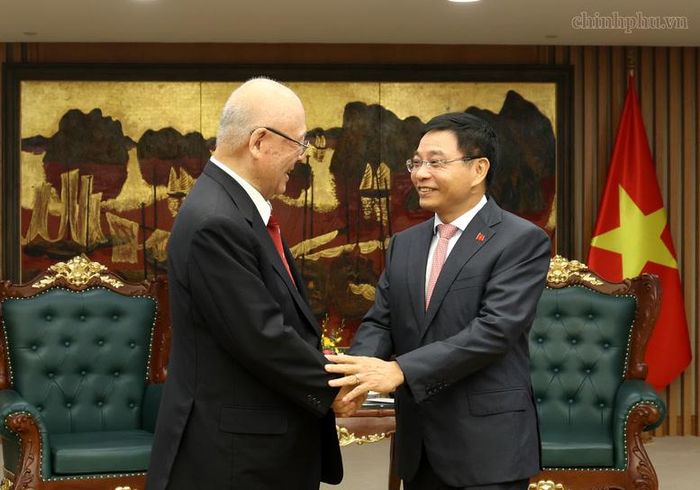 Phó Thủ tướng Nguyễn Văn Thắng đánh giá cao những đóng góp và tâm huyết của ông Takebe Tsutomu trong việc thúc đẩy quan hệ hữu nghị hợp tác Việt Nam - Nhật Bản - Ảnh chinhphu.vn/Đức Tuân