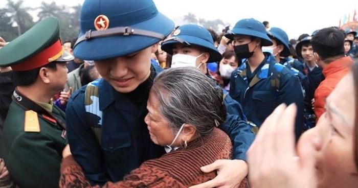 Đề xuất một số chế độ, chính sách đối với hạ sĩ quan, binh sĩ và thân nhân.
