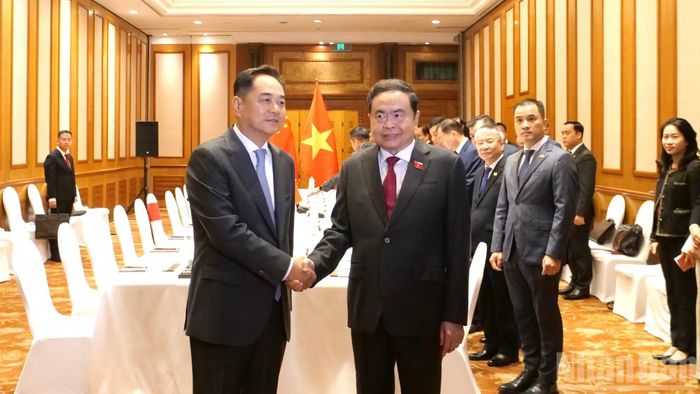 Chủ tịch Quốc hội Trần Thanh Mẫn và Chủ tịch Hội Hữu nghị Đối ngoại nhân dân Trung Quốc Dương Vạn Minh.