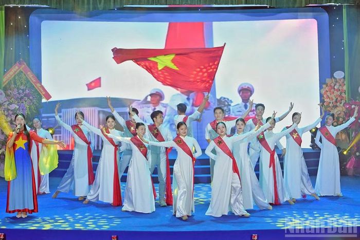 Các tiết mục nghệ thuật chào mừng tại buổi lễ. (Ảnh: LINH PHAN)