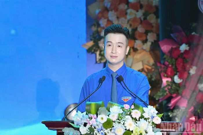 Đồng chí Đào Đức Việt đọc diễn văn kỷ niệm tại buổi lễ. (Ảnh: LINH PHAN)