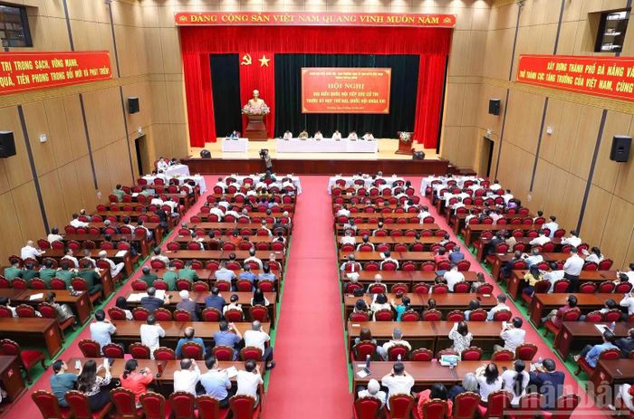  Quang cảnh hội nghị tiếp xúc cử tri tại thành phố Đà Nẵng. 