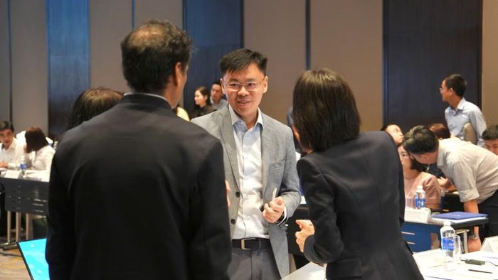 Ông Trương Minh Huy Vũ, Phó Chủ tịch Ủy ban nhân dân Thành phố Hồ Chí Minh, Chủ tịch Cơ quan điều hành VIFC-HCMC trao đổi với các chuyên gia tại buổi tham vấn giữa VIFC-HCMC và IFC. (Ảnh: BTC)