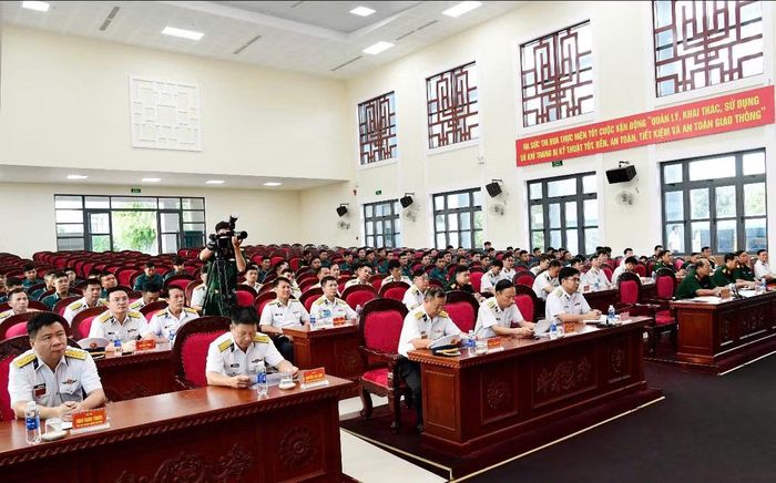 Các đại biểu dự nghe quán triệt hội thi, hội thao. (Ảnh: Vùng 5 Hải quân cung cấp)