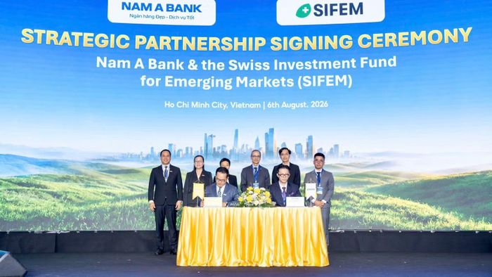 Nam A Bank ký kết thỏa thuận tín dụng xanh quốc tế với SIFEM AG với sự chứng kiến của ông Werner Bardill, Tổng Lãnh sự Thụy Sĩ tại Thành phố Hồ Chí Minh. (Ảnh: CTV)