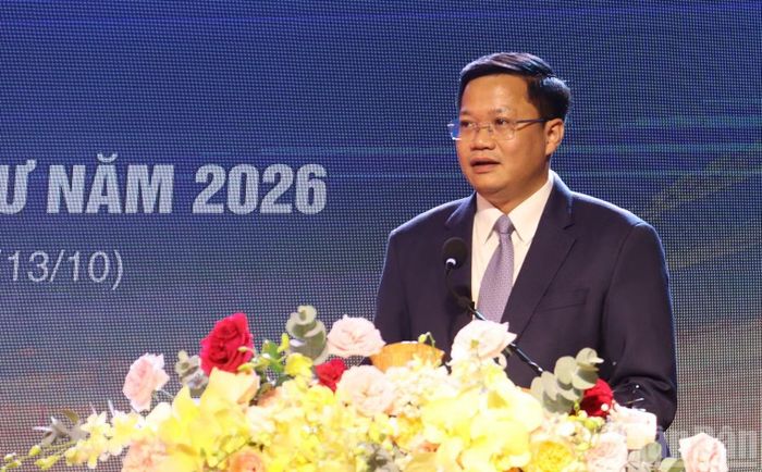 Chủ tịch Ủy ban nhân dân tỉnh Quảng Ngãi Nguyễn Đức Tâm phát biểu tại hội nghị. (Ảnh: HIỂN CỪ)