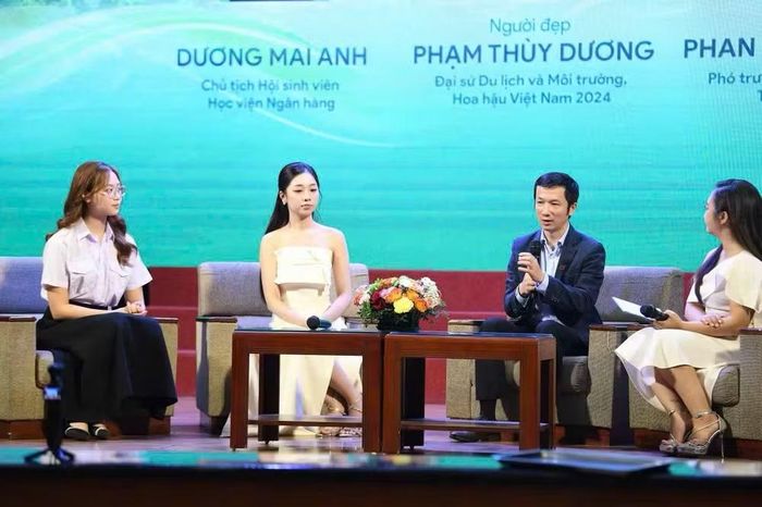 Phó Giáo sư, Tiến sĩ Phan Trần Trung Dũng, Phó Trưởng khoa Tài chính - Ngân hàng, Trường đại học Ngoại thương chia sẻ tại tọa đàm. (Ảnh: DƯƠNG TRIỀU)