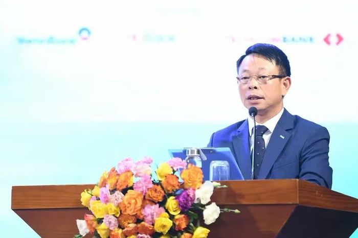 Nhà báo Phùng Công Sưởng, Tổng Biên tập Báo Tiền Phong, đồng Trưởng Ban tổ chức Ngày Thanh toán số Việt Nam 2026 phát biểu khai mạc. (Ảnh: DƯƠNG TRIỀU)