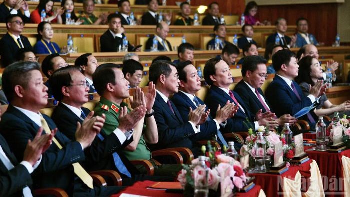  Thủ tướng Chính phủ Lê Minh Hưng và các đồng chí lãnh đạo, đại biểu tại Hội nghị. (Ảnh: THANH GIANG) 