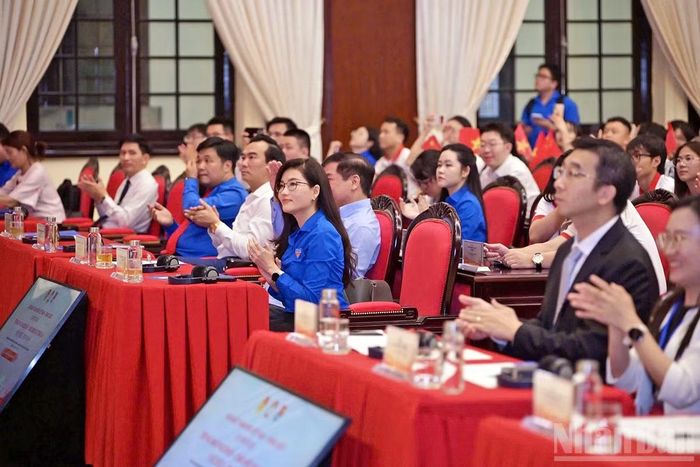 Các đại biểu dự Diễn đàn "Tiếp nối mạch nguồn đỏ-Cùng kiến tạo tương lai". (Ảnh: LINH PHAN)