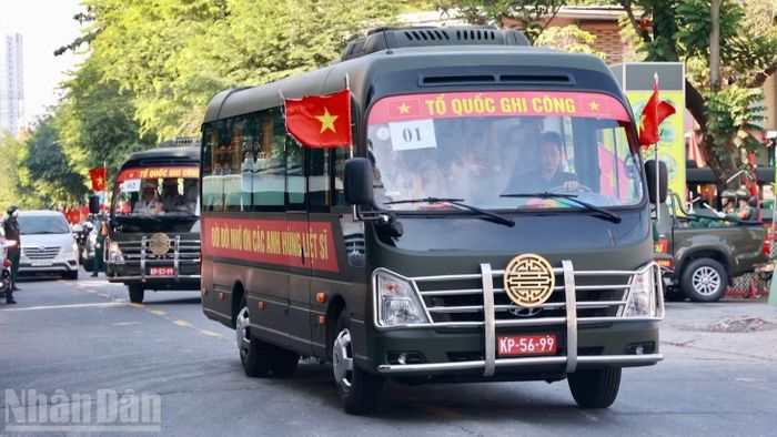 Đoàn xe phục vụ lễ truy điệu, an táng hài cốt liệt sĩ tại Công viên Lê Thị Riêng tham gia buổi tổng duyệt.