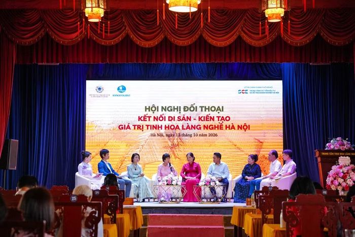 Phiên đối thoại trực tiếp của hội nghị đã diễn ra sôi nổi quanh 5 chủ điểm chính, quy tụ tiếng nói của các chuyên gia, nghệ nhân các làng nghề Hà Nội.