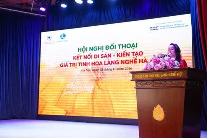 Bà Nghiêm Thị Hoàng Anh - Phó Giám đốc Trung tâm Xúc tiến đầu tư và Hỗ trợ doanh nghiệp Hà Nội (Sở Tài chính) phát biểu khai mạc.