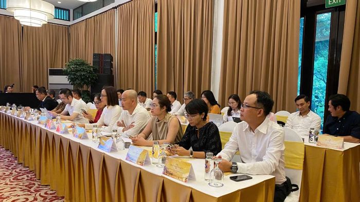 Đại diện các đơn vị trong lễ ra mắt. (Ảnh: HIỀN TÂM)