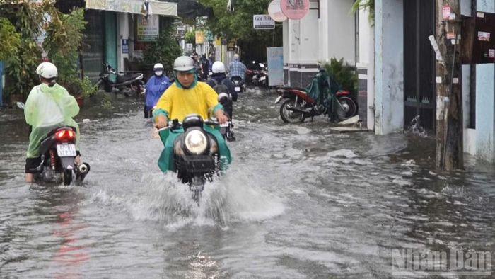 Một đoạn đường ngập sâu ở đường Võ Thị Sáu.