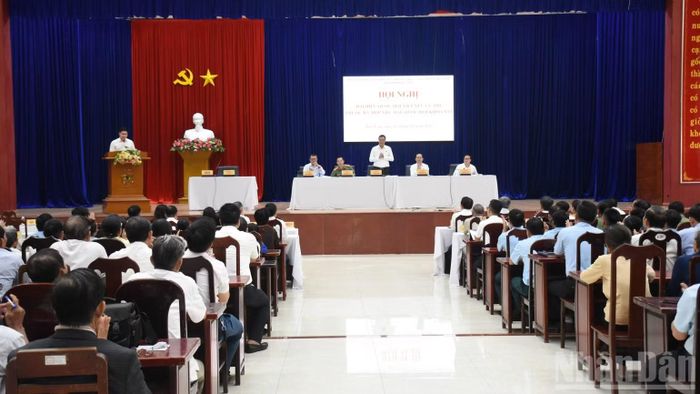 Đoàn đại biểu Quốc hội đơn vị thành phố Đà Nẵng tiếp xúc cử tri chiều 12/10. (Ảnh: ANH ĐÀO)