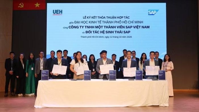 UEH ký kết thỏa thuận hợp tác với SAP Việt Nam và các doanh nghiệp (Ảnh: UEH)