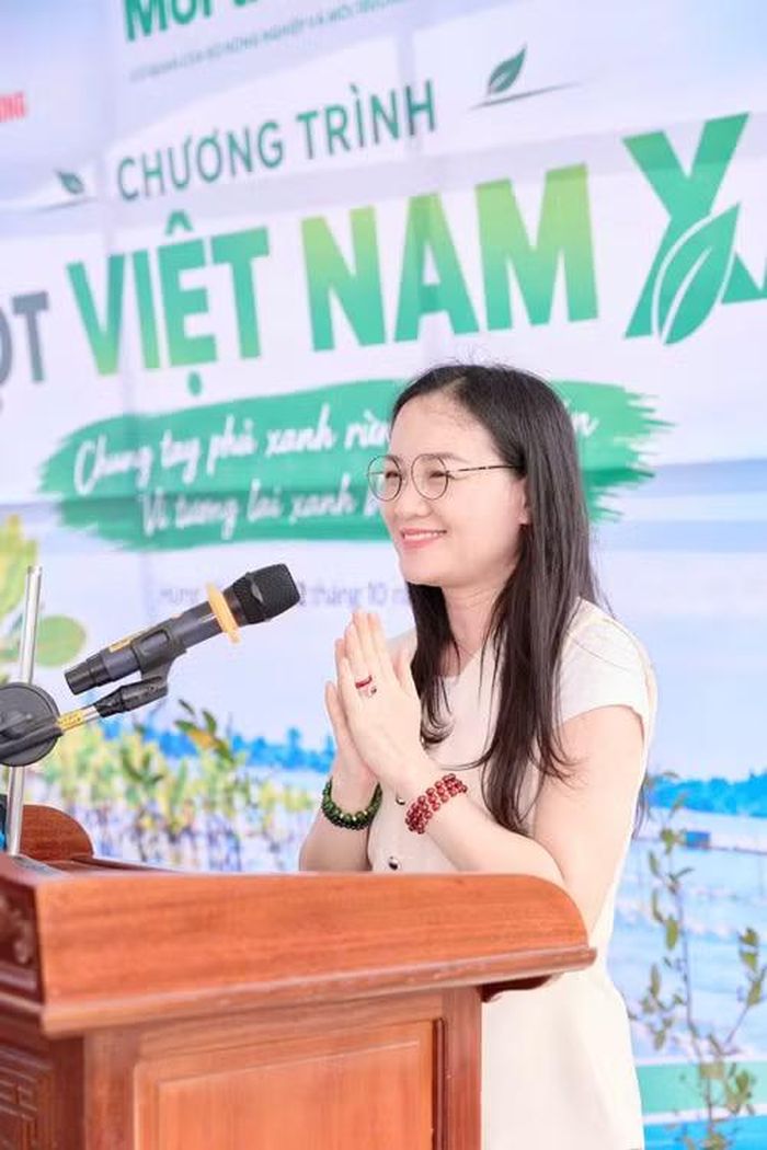 Bà Nguyễn Thị Thu Huyền, Phó Tổng giám đốc Công ty ô-tô ﻿Toyota Việt Nam phát biểu tại buổi lễ. (Ảnh: XUÂN TÚ)