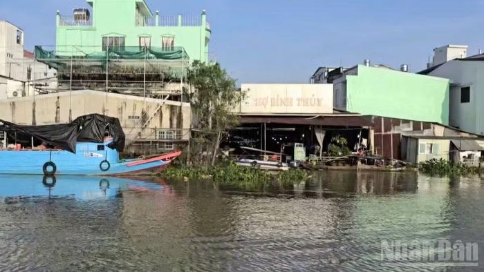 Cần Thơ dự kiến xây dựng âu thuyền tại cầu Bình Thủy nhằm kiểm soát ngập úng, hỗ trợ giải quyết tình trạng ngập tại đường Bùi Hữu Nghĩa và chợ Bình Thủy. (Ảnh: VĂN ÚT)