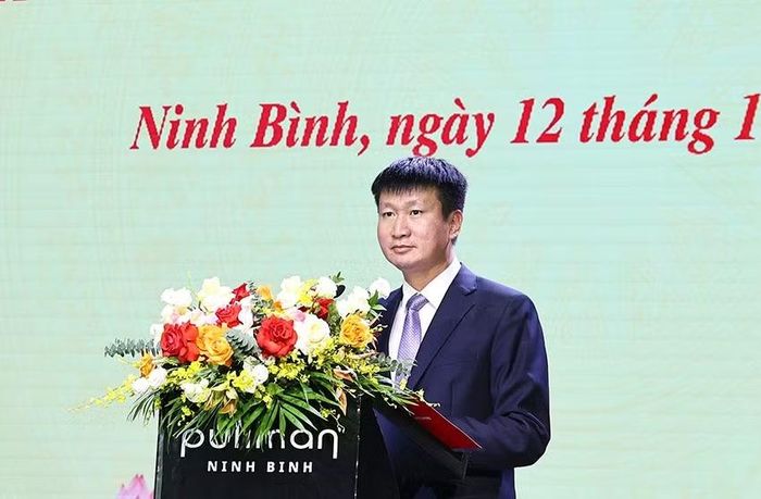 Đồng chí Trần Huy Tuấn, Ủy viên Trung ương Đảng, Bí thư Tỉnh ủy Ninh Bình phát biểu tại hội nghị. (Ảnh: HÀ NAM)