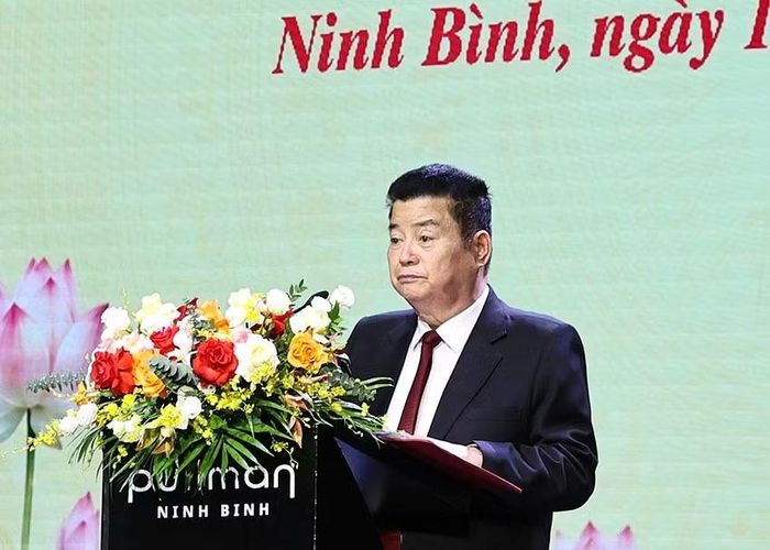 Ông Nguyễn Xuân Thành, Chủ tịch Hiệp hội Doanh nghiệp tỉnh Ninh Bình đại diện cho các doanh nghiệp trong tỉnh phát biểu. (Ảnh: HÀ NAM)