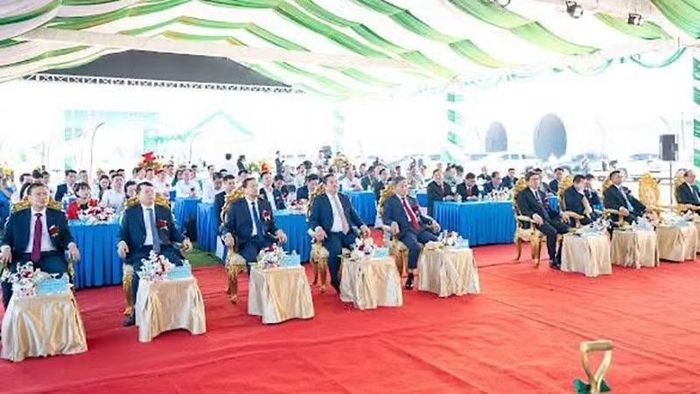 Các đại biểu dự buổi lễ. (Ảnh: DUY TOÀN)