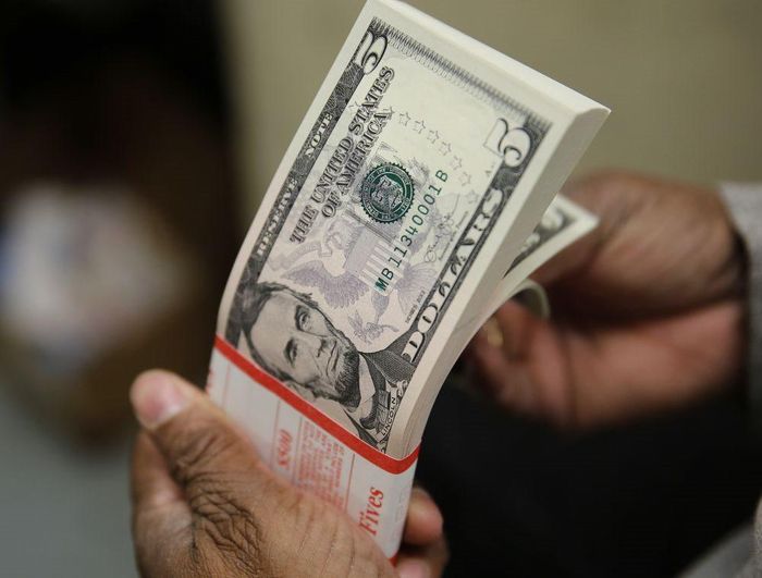 Đồng USD có khả năng tiếp tục được hỗ trợ trong tuần này. Ảnh minh họa: Reuters 