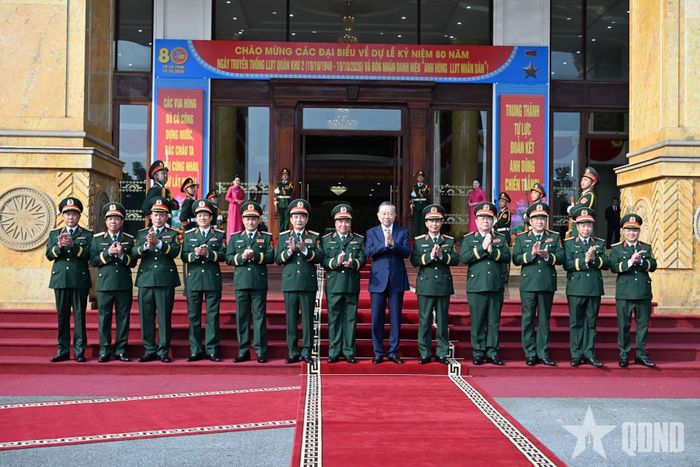  Tổng Bí thư, Chủ tịch nước Tô Lâm với các đại biểu.