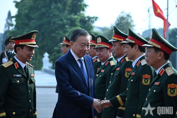  Các đại biểu đón Tổng Bí thư, Chủ tịch nước Tô Lâm.