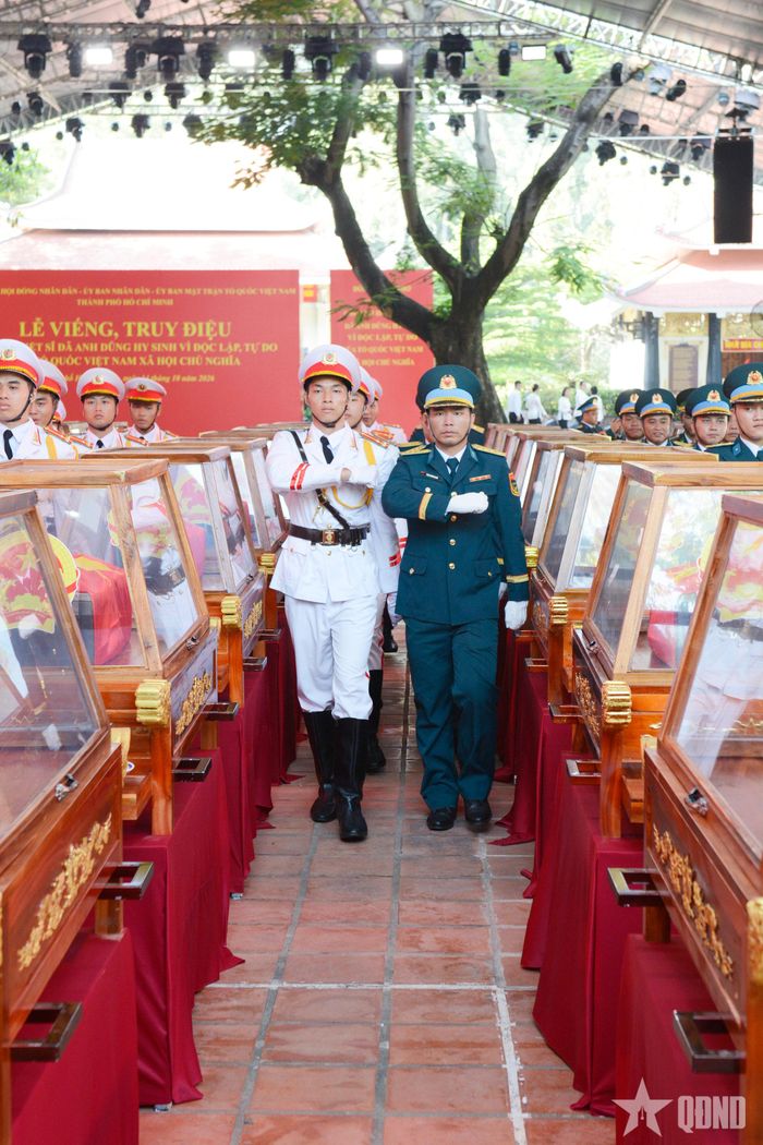  Cán bộ, chiến sĩ tham gia tổng duyệt lễ viếng, lễ truy điệu và an táng hài cốt liệt sĩ tại Công viên Lê Thị Riêng.  