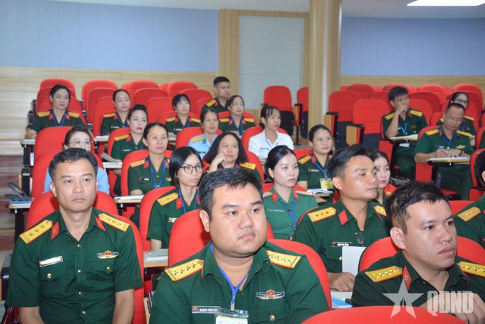  Các học viên tham gia lớp đào tạo.