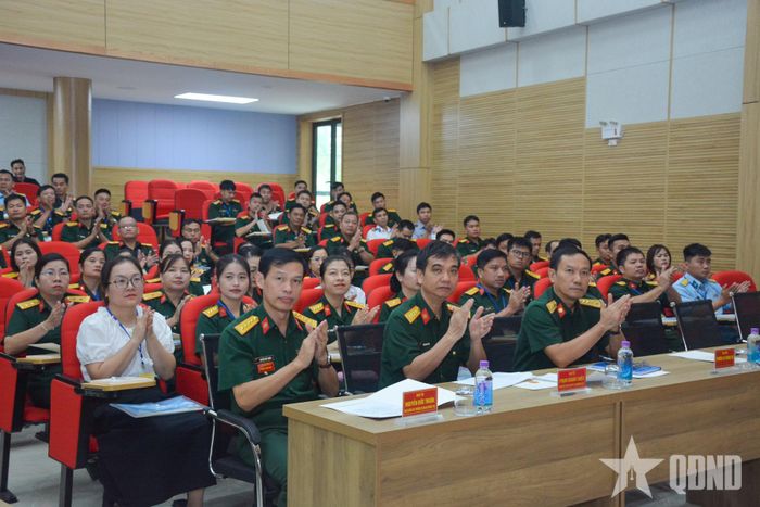  Đại biểu, học viên dự khai mạc lớp đào tạo.