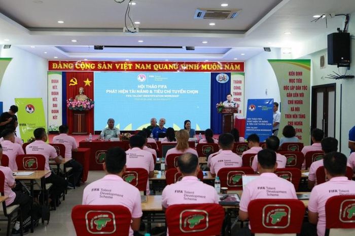 Liên đoàn Bóng đá Việt Nam phối hợp với FIFA tổ chức Hội thảo FIFA phát hiện tài năng và tiêu chí tuyển chọn. Ảnh: VFF