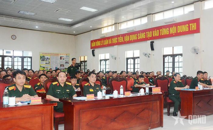 Các đại biểu dự khai mạc hội thi. 